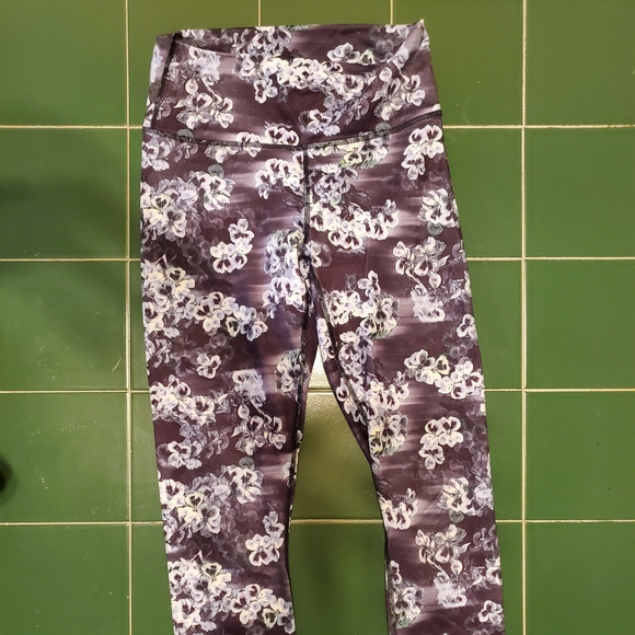 3 pair of Fabletics leggings - Picture 2 of 4